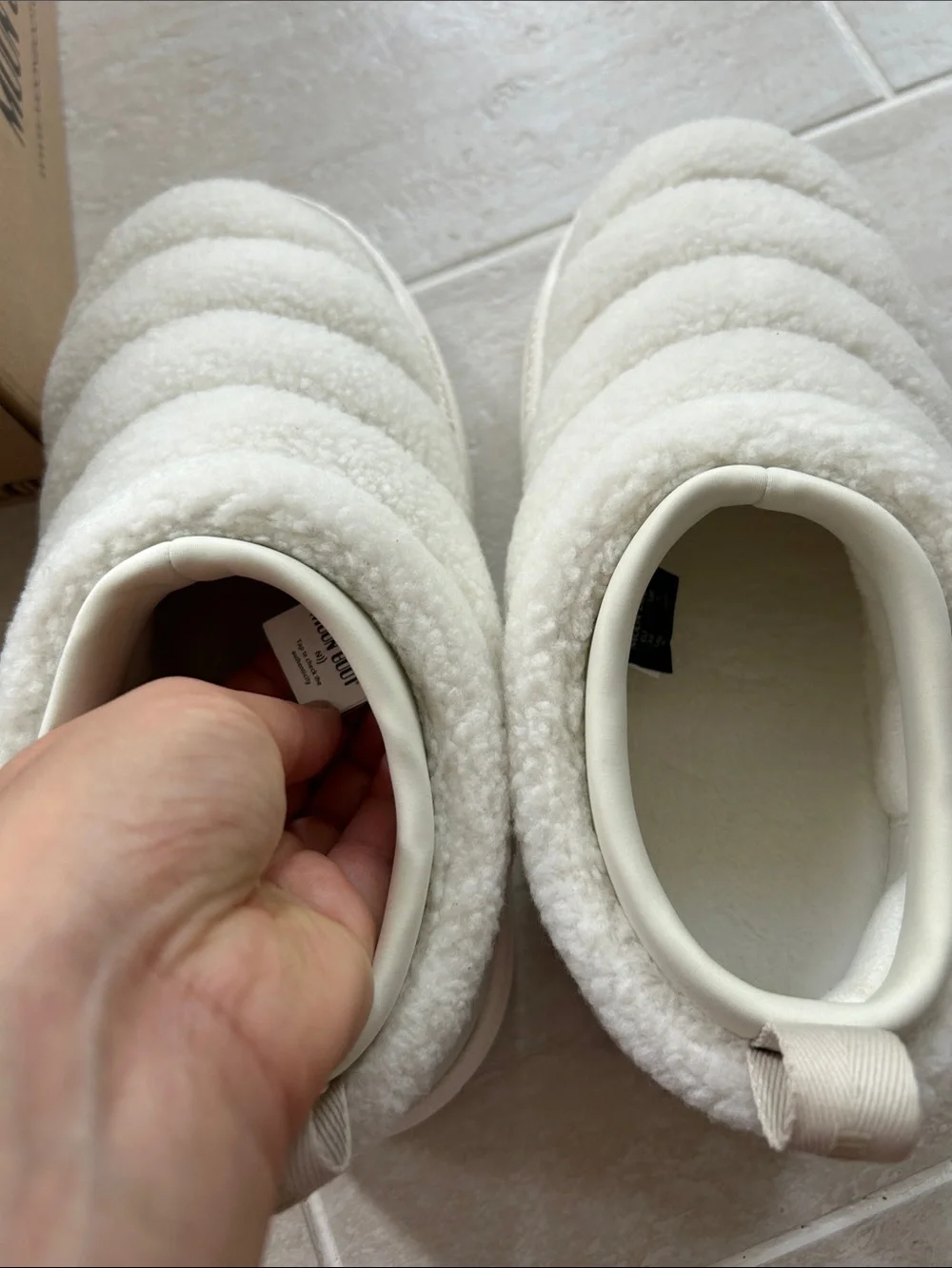 Moon boot soft booties. US 6-7